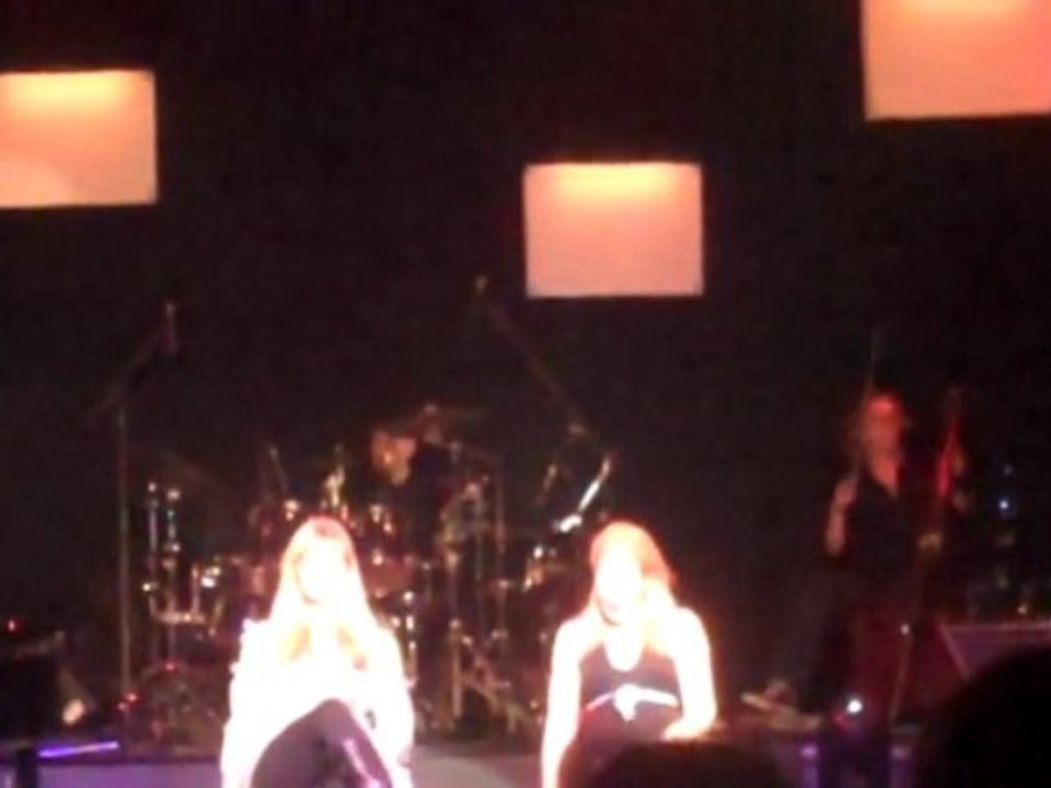 Ελένη Πέτα και Πέμη Ζούνη μαζί στη πρεμίερα του Cargo