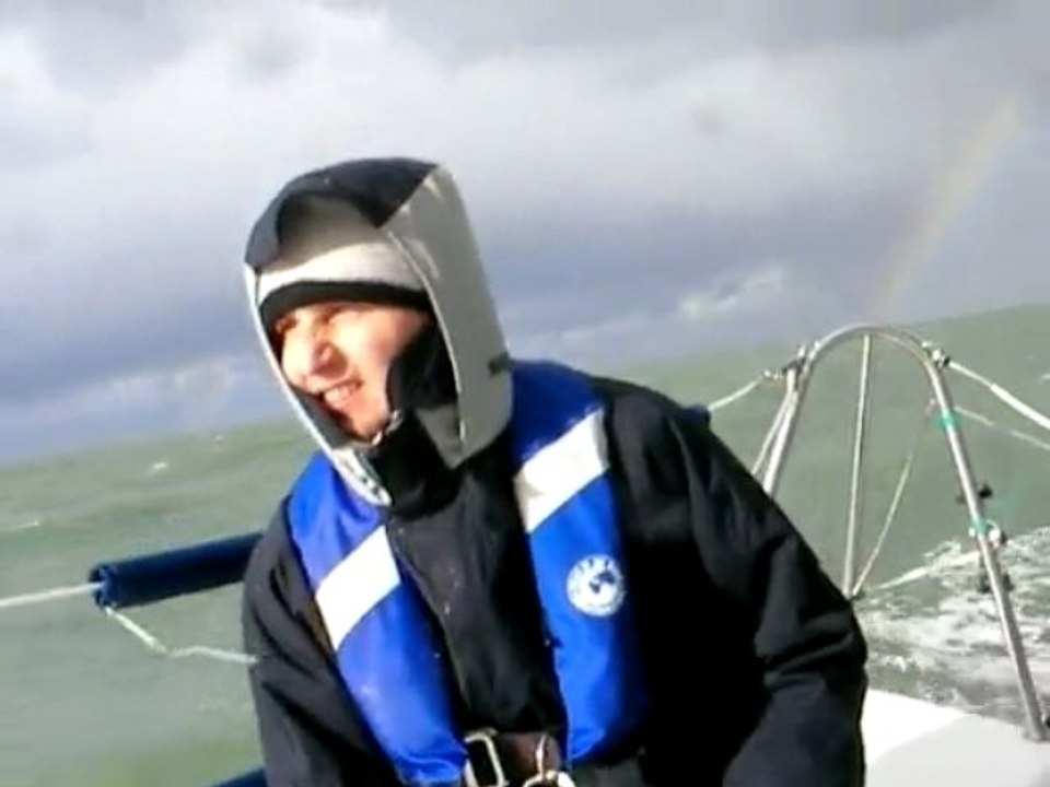 Pogo 8.50 - Epsilon 3D - Au près par 30 noeuds de vent