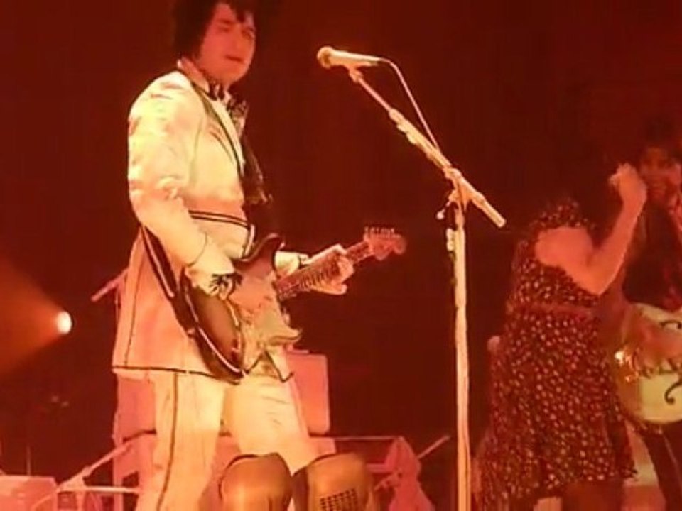 Matthieu Chédid - Amssetou salle de la Carrière