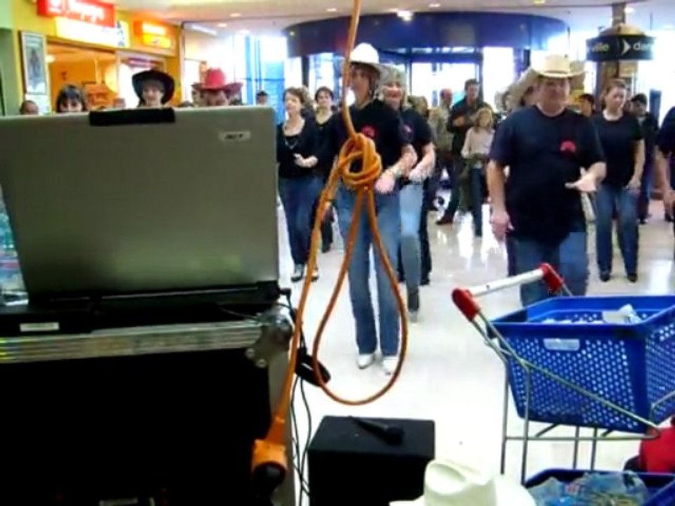 Démo danse country galerie marchande CARREFOUR de Chartres