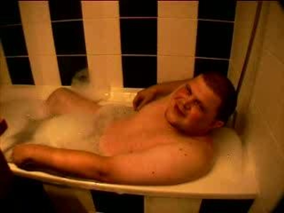 Tekilatex dans son bain !!!