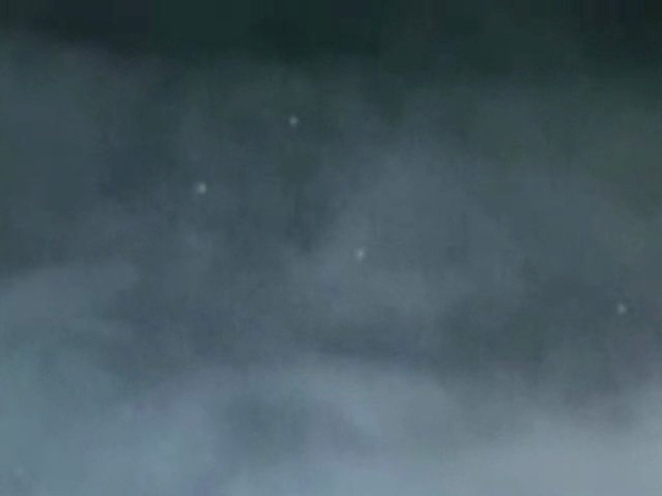 CARDUFOS 23-11-09 @ 5.46pm 2 UFOS IN CLOUDS