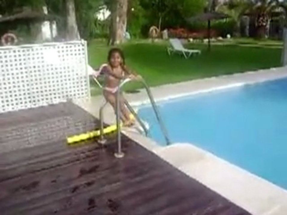 swimming again..and yana singing