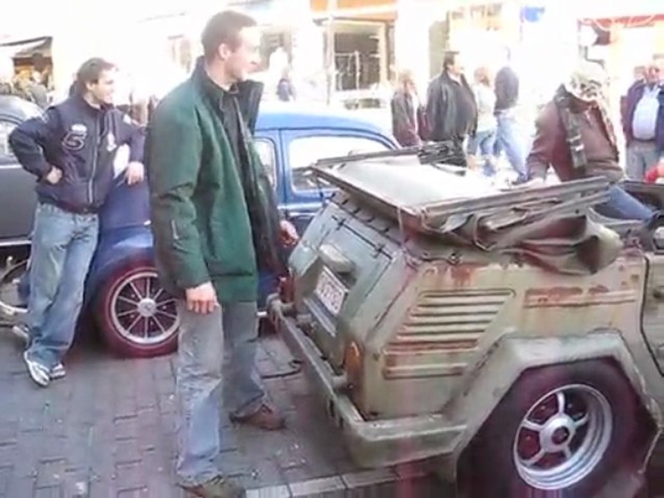 Mise en route à la manivelle d'un vw 181 rat's