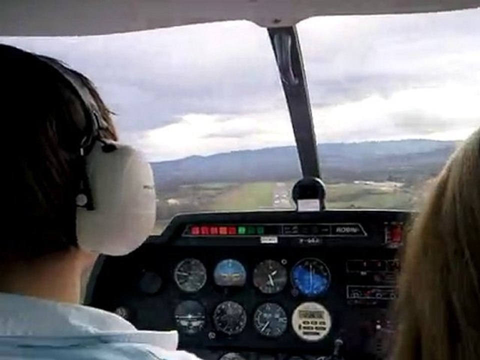 Atterrissage en Robin DR400 à Villefranche