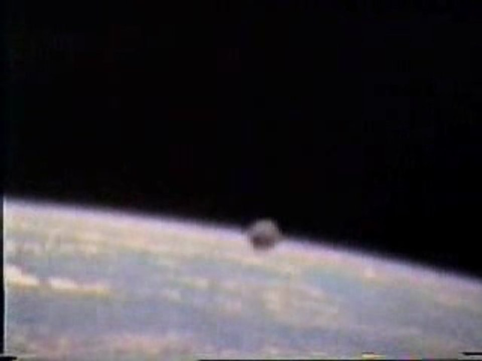 UFO close to Challenger NASA