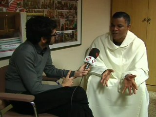Fray Richard, el cura rapero, con Modesto Colorado