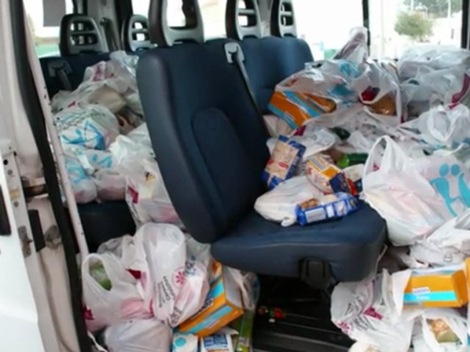 Mãos que Ajudam com o Banco Alimentar Contra a Fome