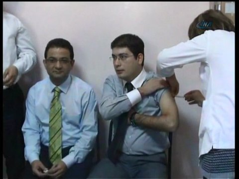 Eczacılar Ve Gazeteciler Domuz Gribi Aşısı Oldu