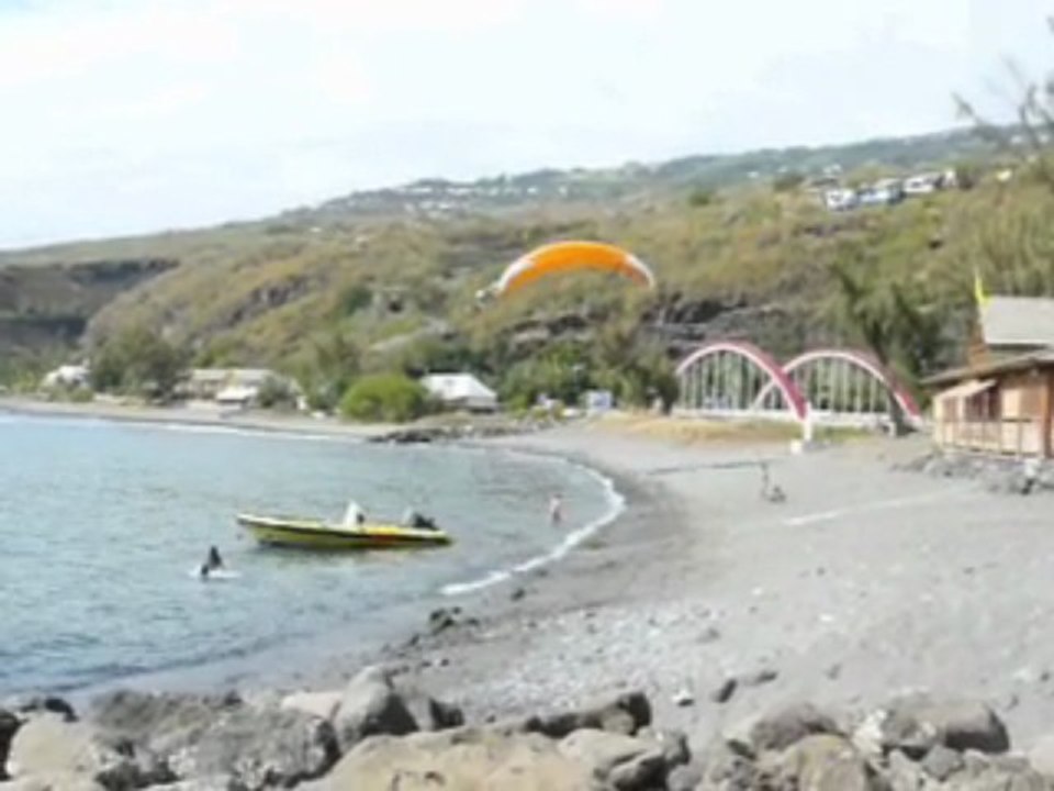 Vidéo de parapente avec la Niviuk Hook à La Réunion 2007