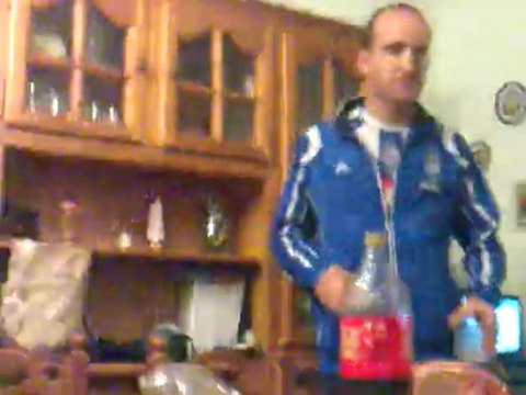 Bebiendo y haciendole cositas a Belen