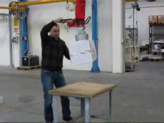 Manipolatore per rotazione scatole e sacchi