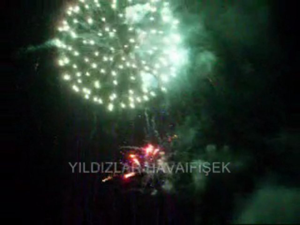 Çırağan Otelde Tekneden Havaifişek Gösterisi