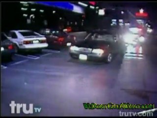 Car theft suspect does Michael Jackson Dance to Police offic