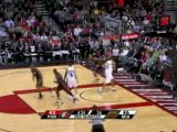 NBA Dwyane Wade finds Michael Beasley with the alley-oop pas