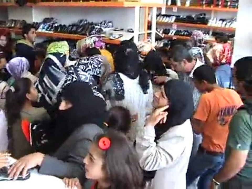 AYAKKABI PAZARI'NDA 1 TL ye TERLİK İZDİHAMI YAŞANDI !!