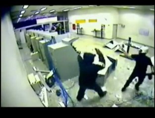 Braquer un distributeur d'argent simplement