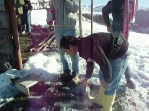 BALLICA KÖYÜ GÜMÜŞHANE 2009 GENÇLERİN DIRAĞA VE PAHAR GEZİSİ