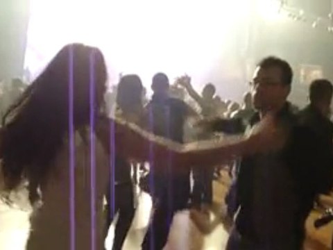 Laetita et Farid dansent pdt le concert de Marc Anthony