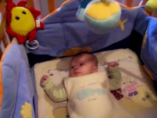 Lucile dans son lit qui est sage