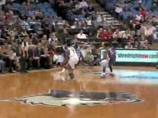 NBA Ramon Sessions hits Wayne Ellington on a backdoor cut fo