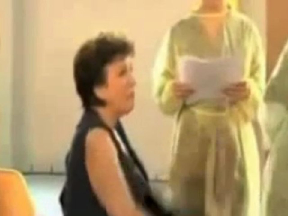 Bachelot certainement filmée dans un mirroir...