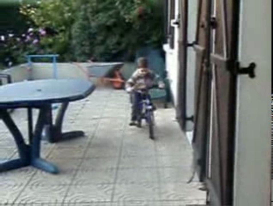 Arthur : mes débuts sur un vélo sans roulette