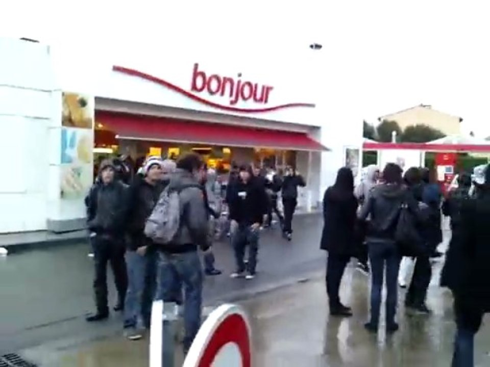 Les élèves de Déodat braquent une station essence. OMG =O