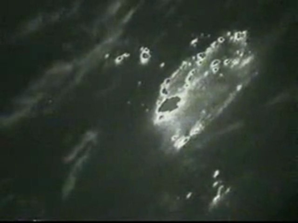 NASA cameras _quot;set up_quot; for giant UFO