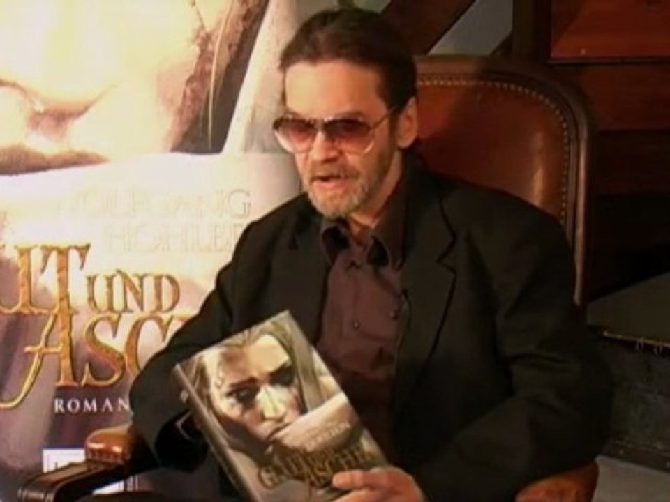 'Glut und Asche' von Wolfgang Hohlbein