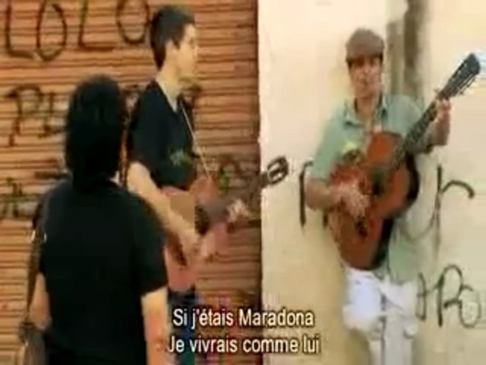 manu chao chante pour maradonna dans la rue