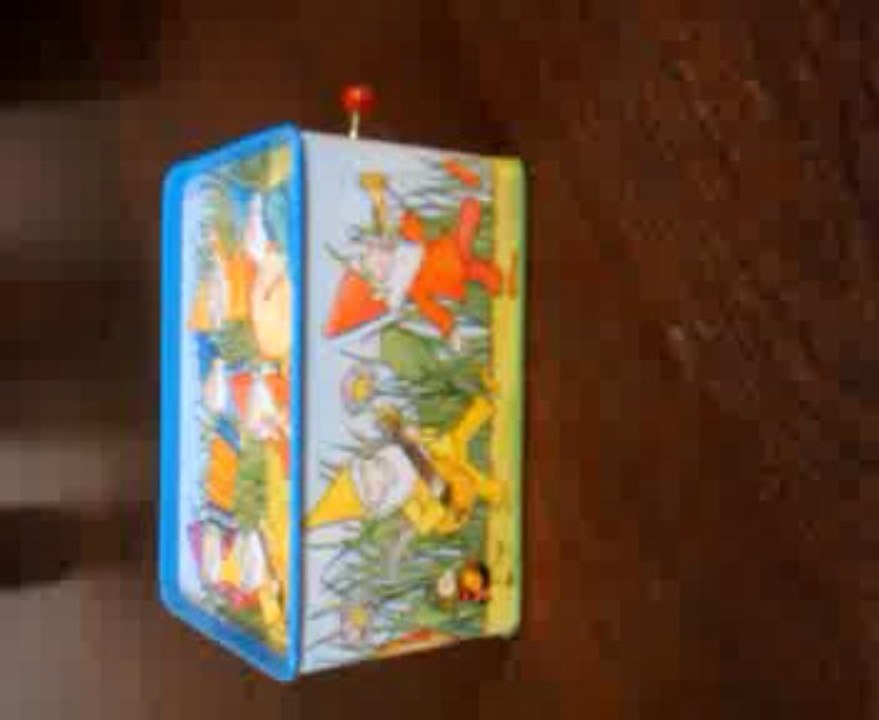 BOITE A MUSIQUE en métal les 7 nains avec une manivelle