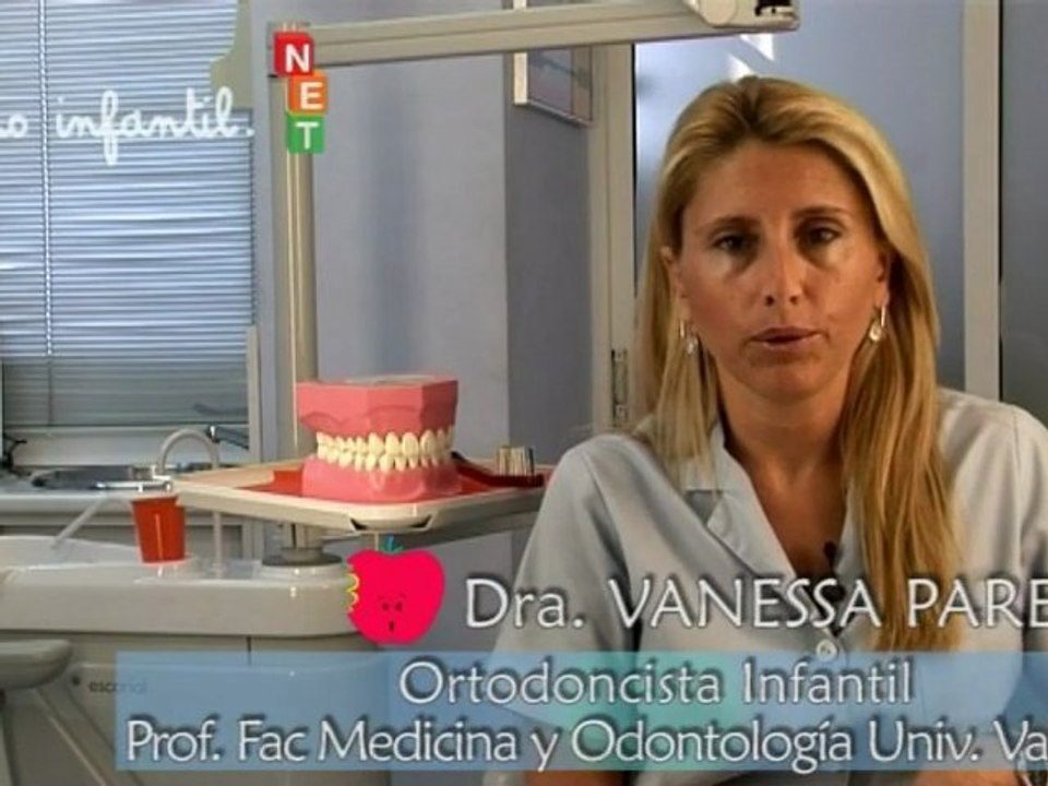 ¿Qué pasa si salen los dientes definitivos con los de leche?