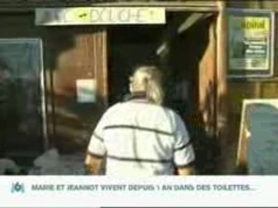 Précarité _ ils vivent dans les toilettes