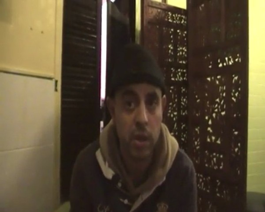 street bench-discution entre tangy-samir a la house