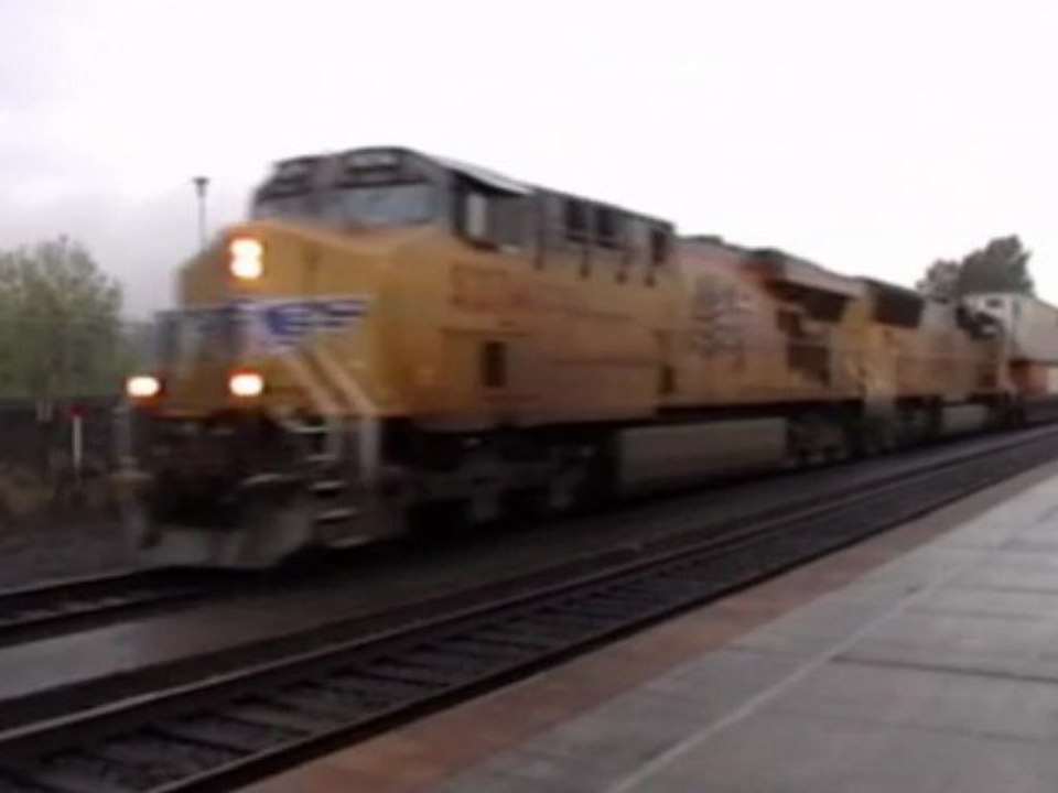 UP #5272 W/ a Stacktrain