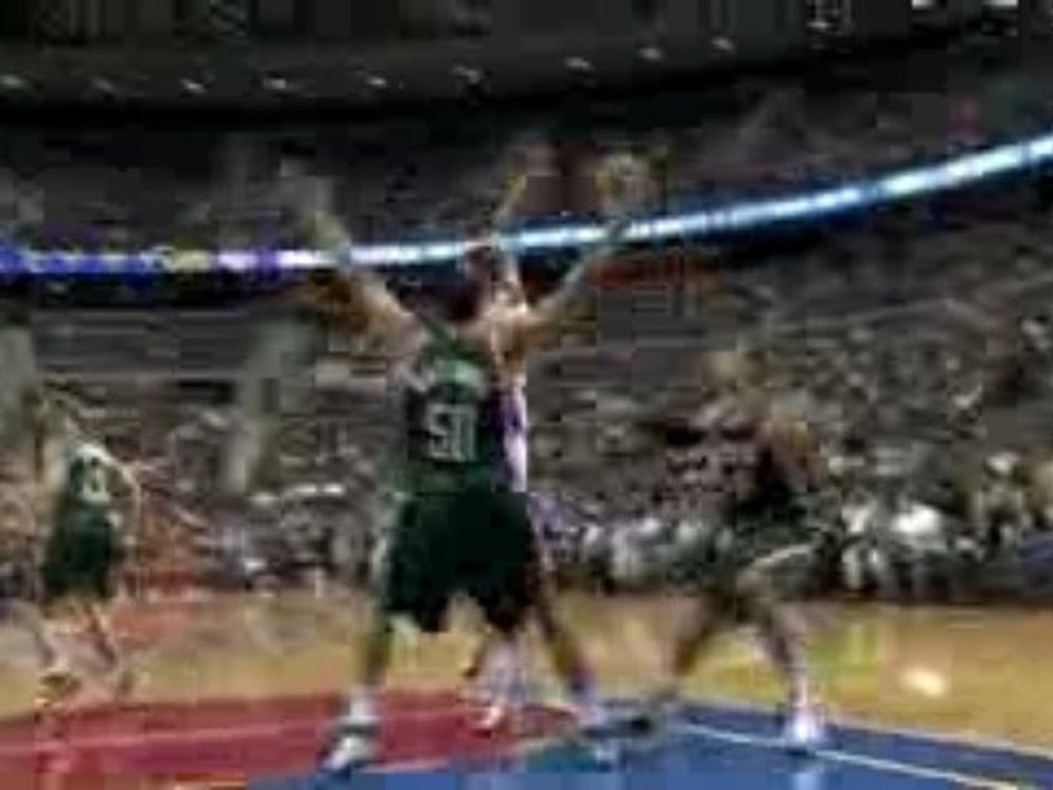NBA Detroit's Jonas Jerebko finds Ben Wallace with the sweet