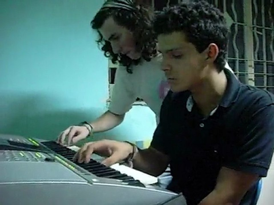 Victor and raphael play piano (remix of abbesses)