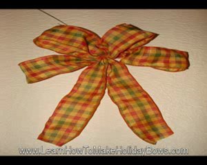 Learn How to Make All These Holiday Bows Perfect For Christm