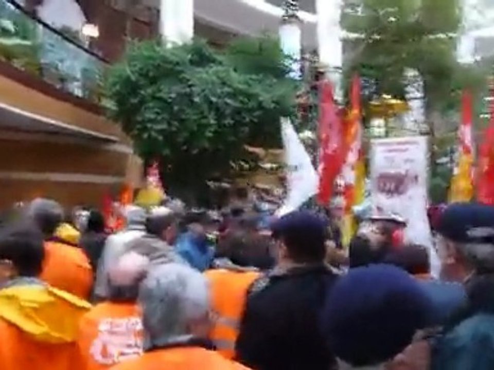 Petite video de la manif' contre l'ouverture d'IKEA.