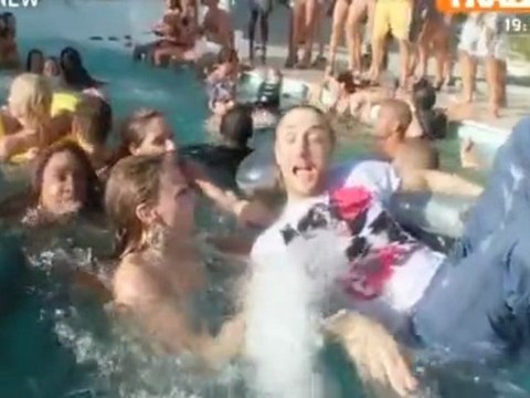 David Guetta Feat Akon - Sexy Bitch (Official Music Video)