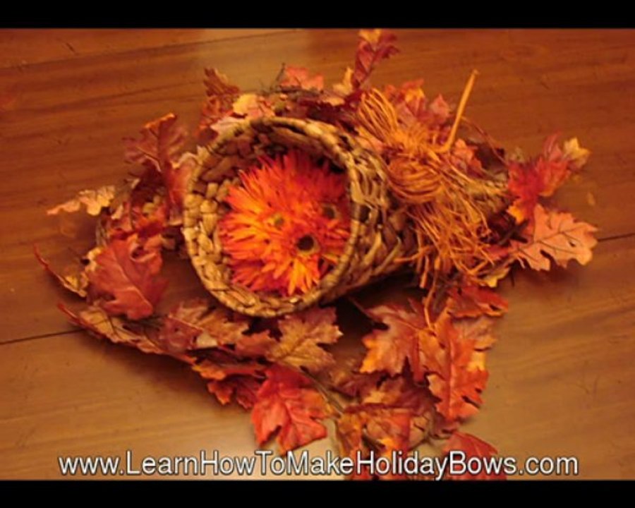 Christmas Bows You Can Make at LearnHowToMakeHolidayBows.com