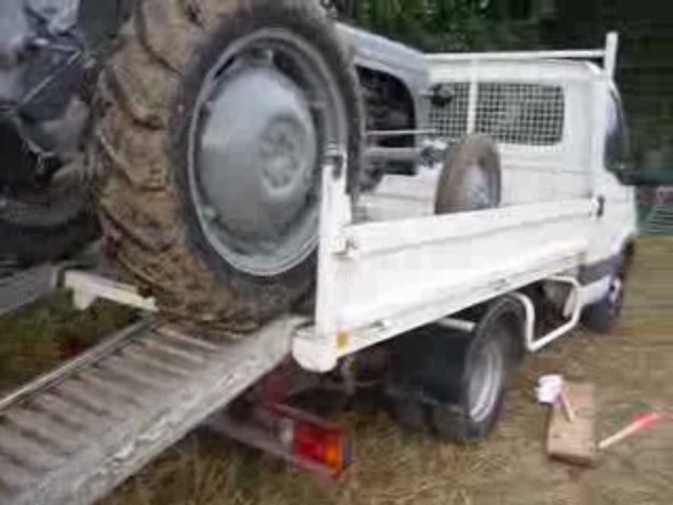 chargement de mon ferguson tea 20 dans mon camion