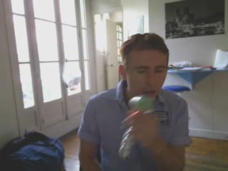 Wiwi égratigne "L'amour en cage"