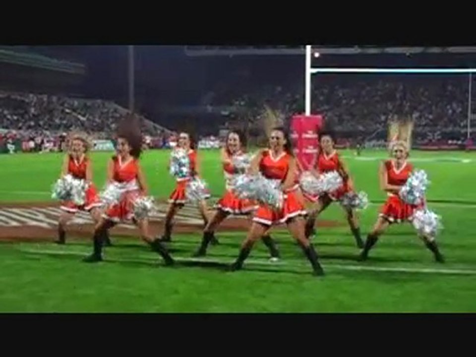 Dubai Rugby Sevens - Cheerleaders in the flesh!