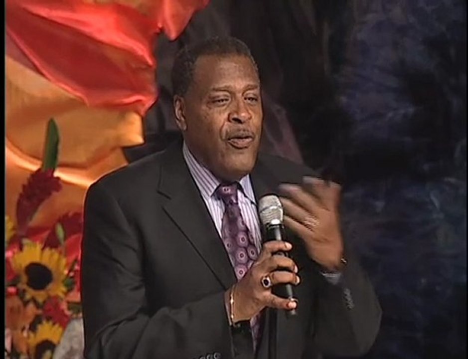 Meshach Taylor Presents Delta Burke with her BraveHeart Awar