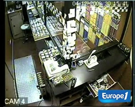 Deux flics filmés en flagrant délit de vol