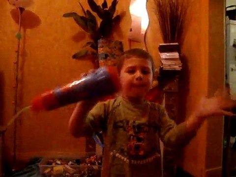 mon fils chante petit papa noel