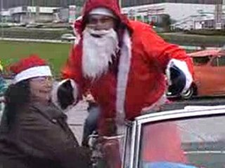 VEHICULES ANCIENS ET PERE NOELv A VESOUL