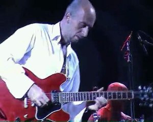 uno dei chitarristi piu bravi del mondo Alessio Menconi